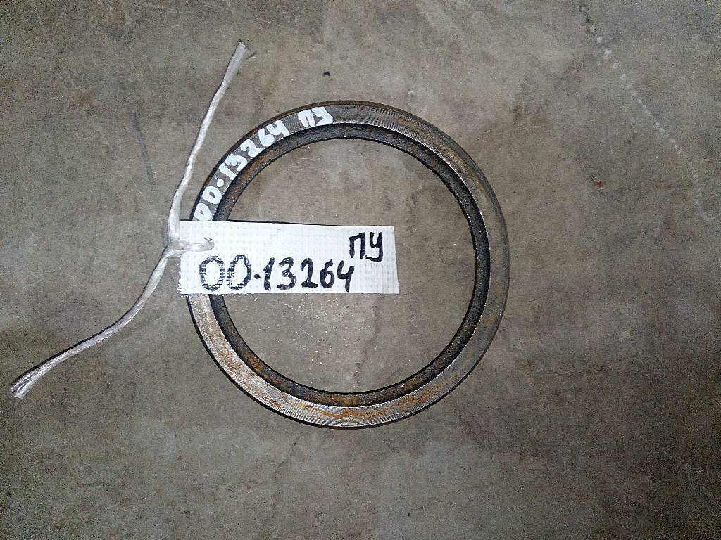 Гайка опорного подшипника заднего редуктора б/у