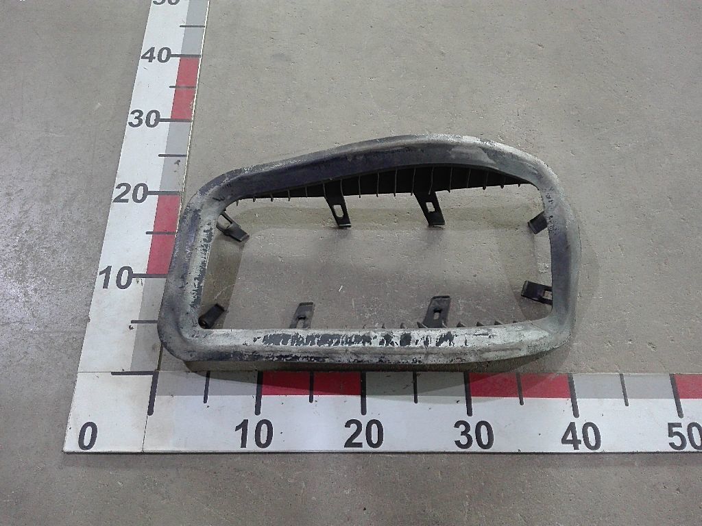 Уплотнитель левой фары б/у