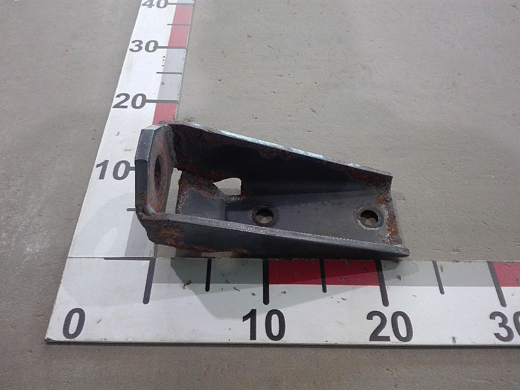 Кронштейн переднего амортизатора верхний б/у