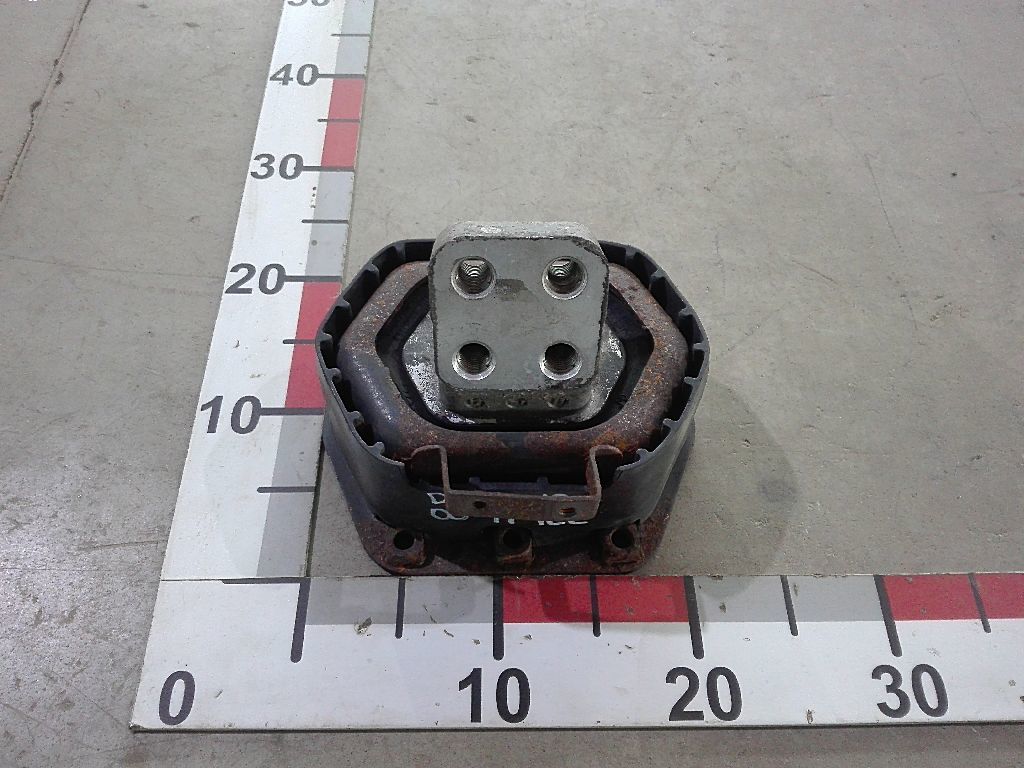 Подушка двигателя задняя MX375 б/у