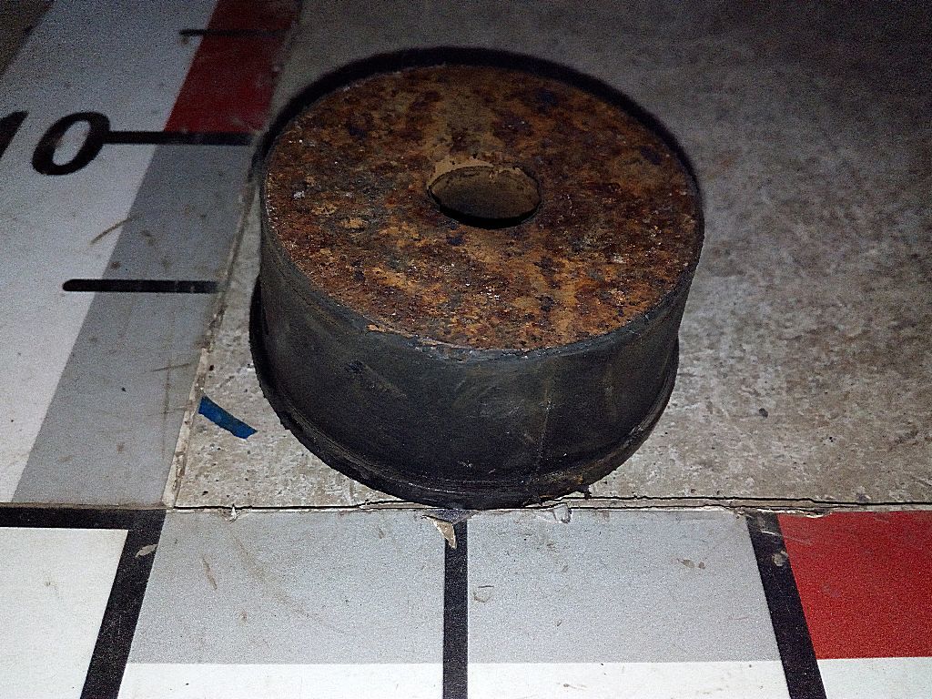 Подушка двигателя передняя D13 б/у