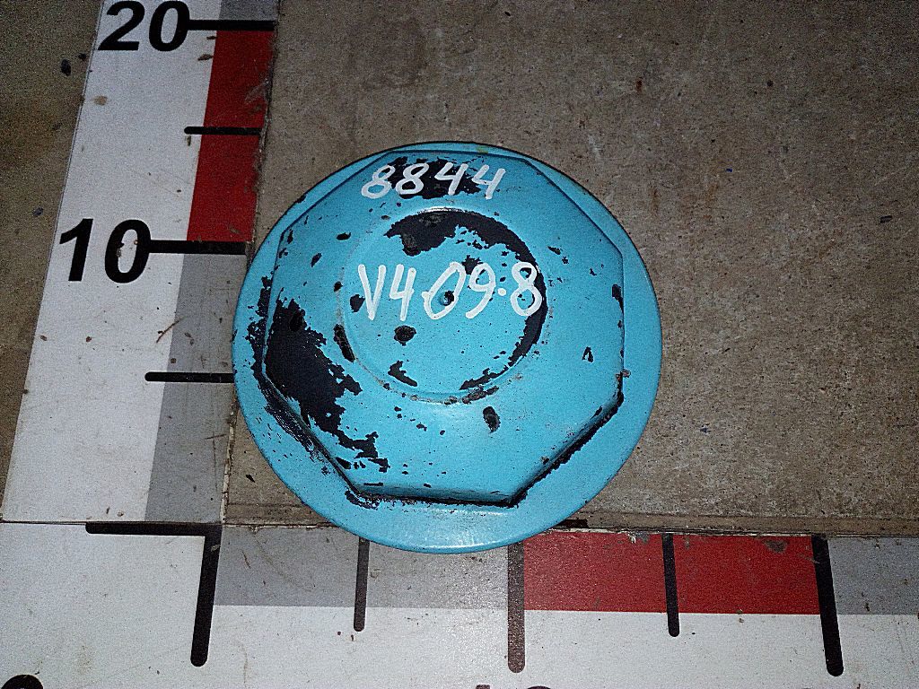 Крышка передней ступицы б/у