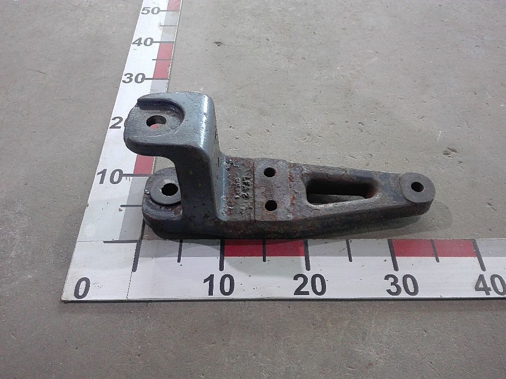 Кронштейн передней рессоры задний левый б/у