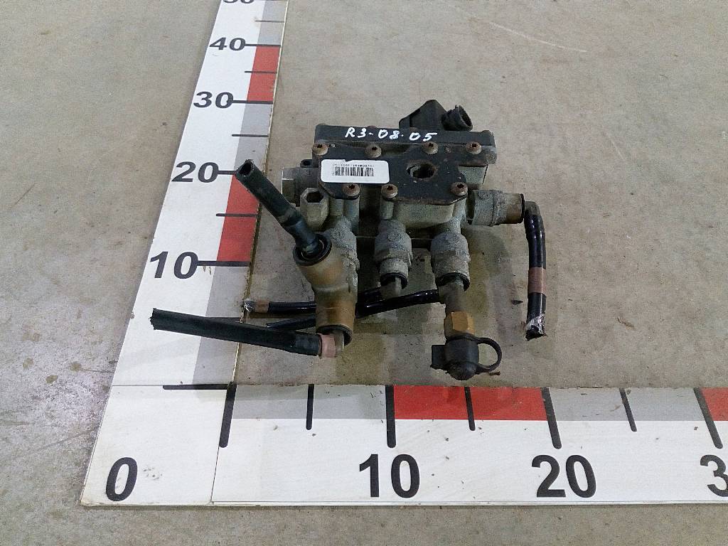 Кран уровня главный б/у