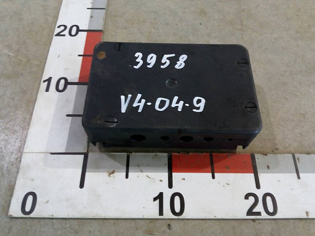 Блок предохранителей ящика акб б/у