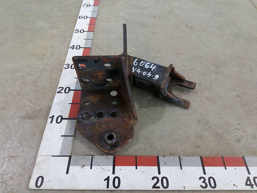 Кронштейн бампера правый б/у