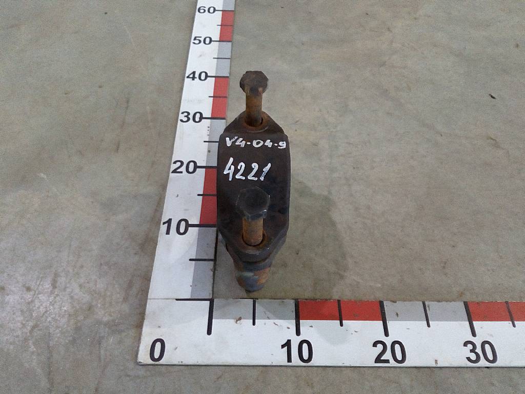 Кронштейн заднего стабилизатора нижний б/у