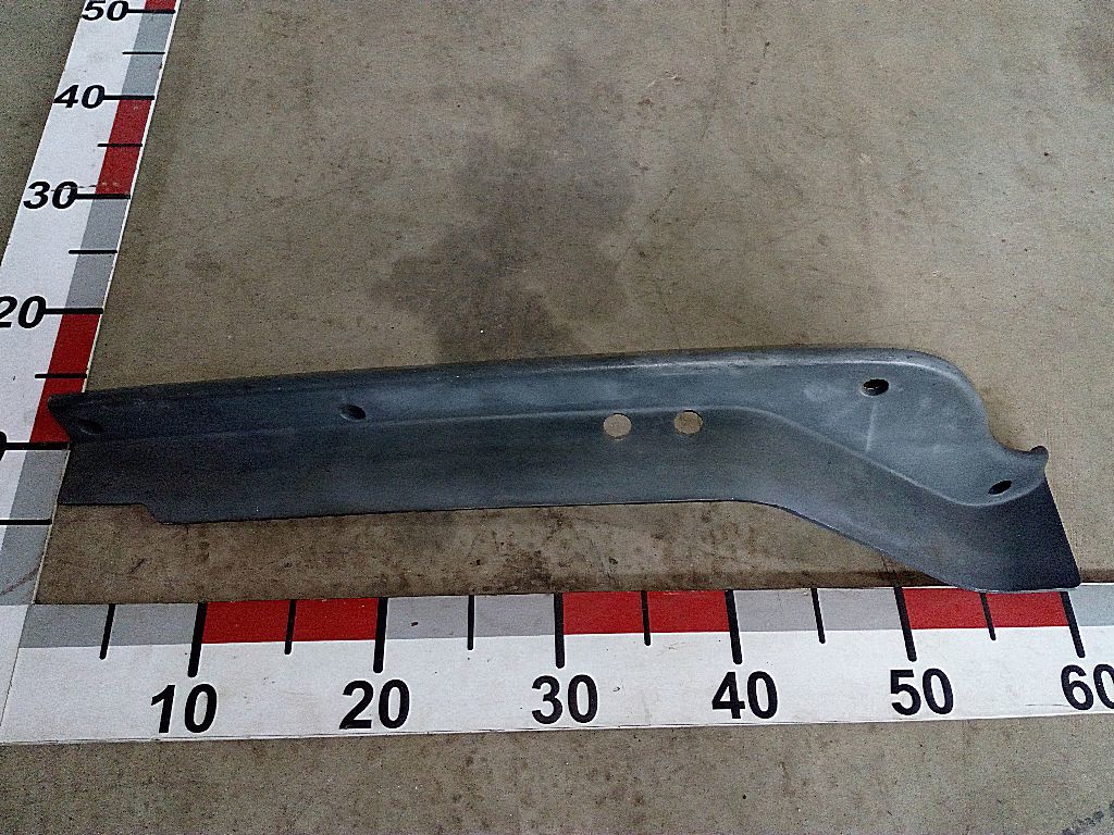 Заглушка бампера левая б/у