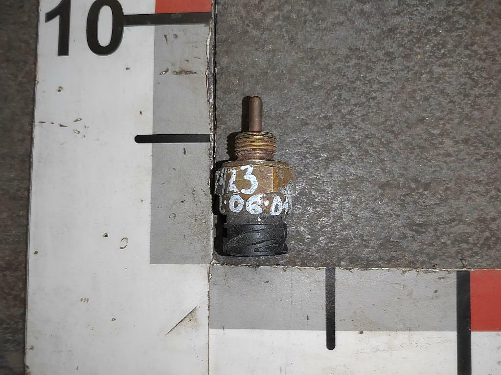 Датчик температуры антифриза D2066 б/у