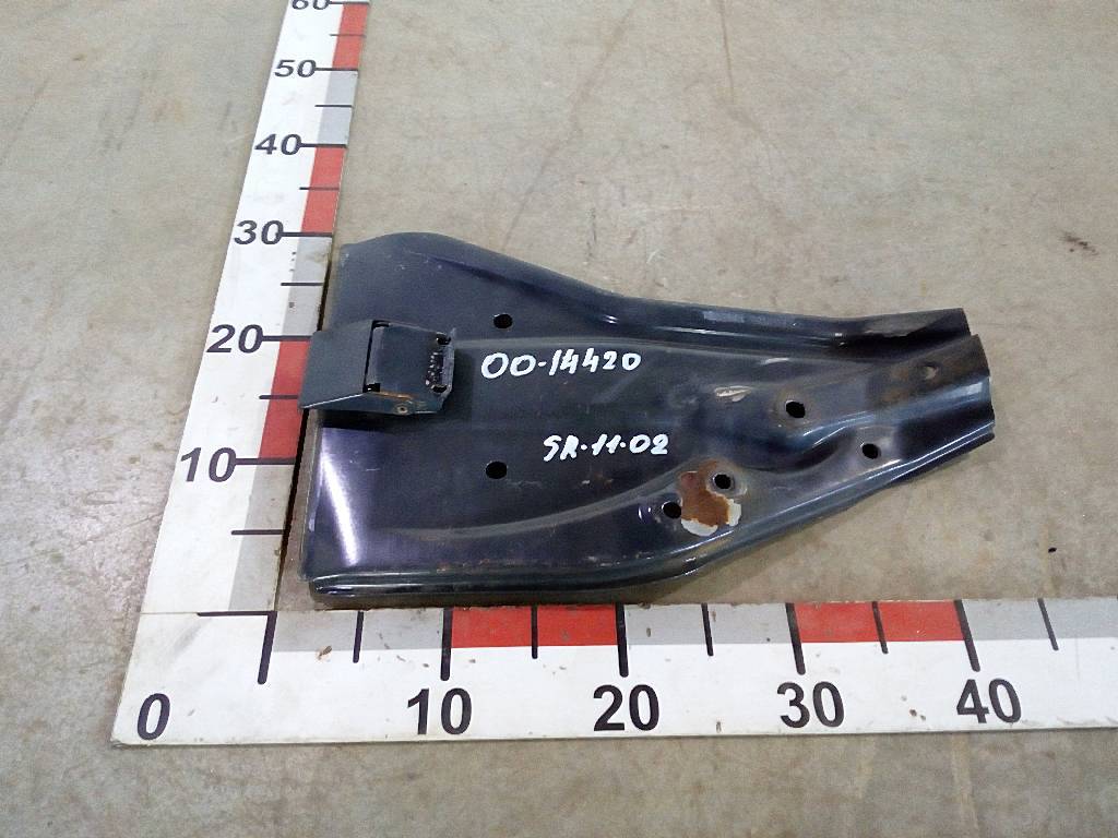 Кронштейн переднего крыла левый б/у