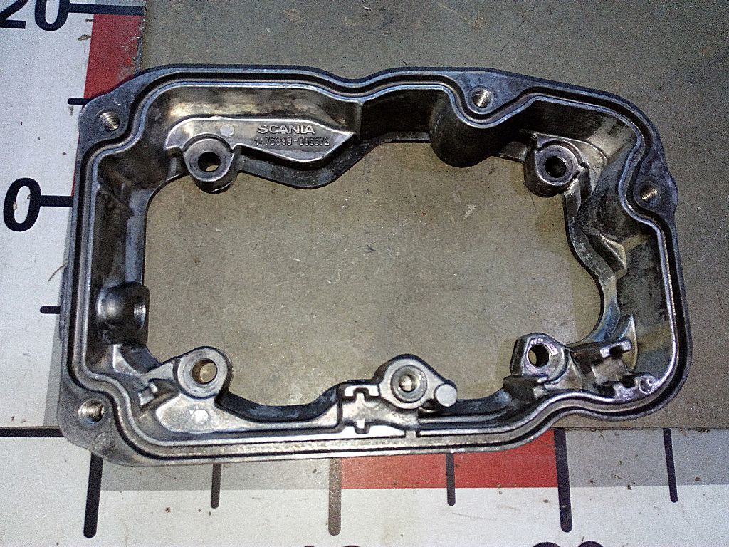 Проставка крышки клапанов DC1205 б/у