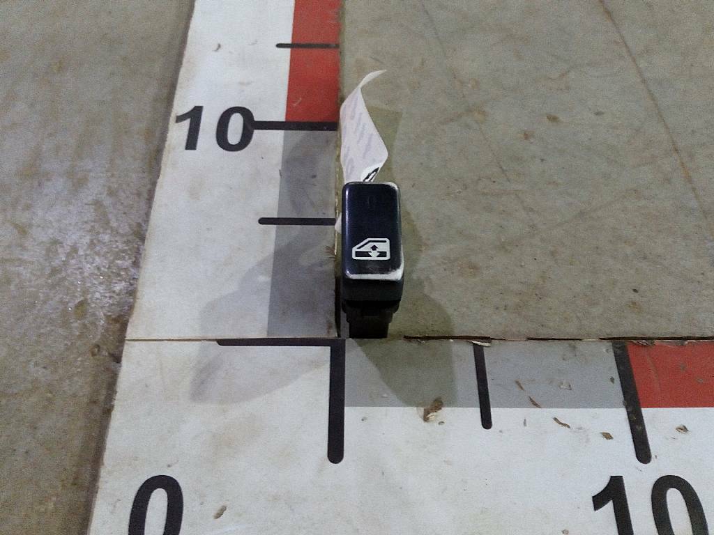 Клавиша стеклоподъемника б/у