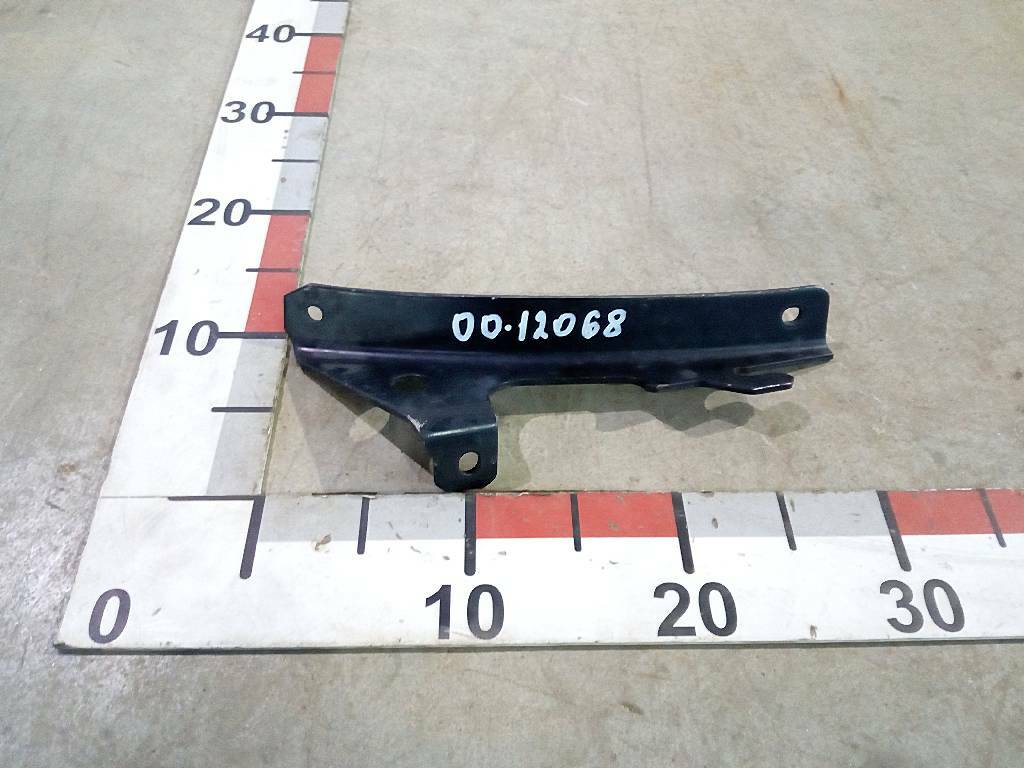 Кронштейн переднего крыла задний левый б/у