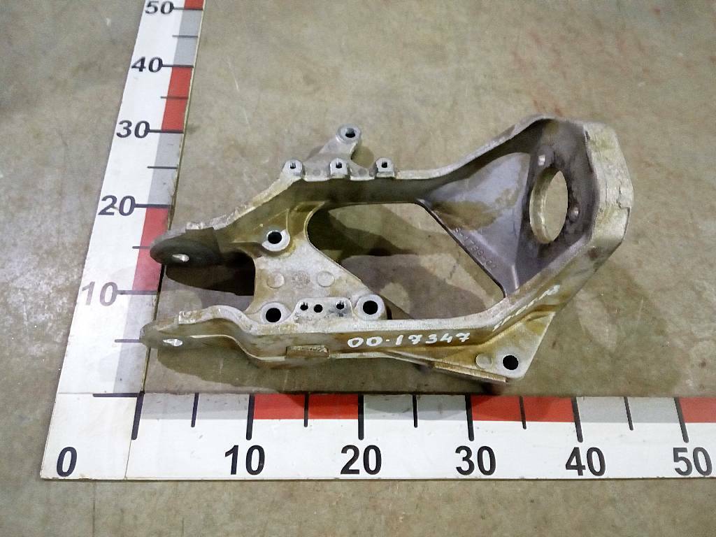 Кронштейн переднего амортизатора кабины правый б/у