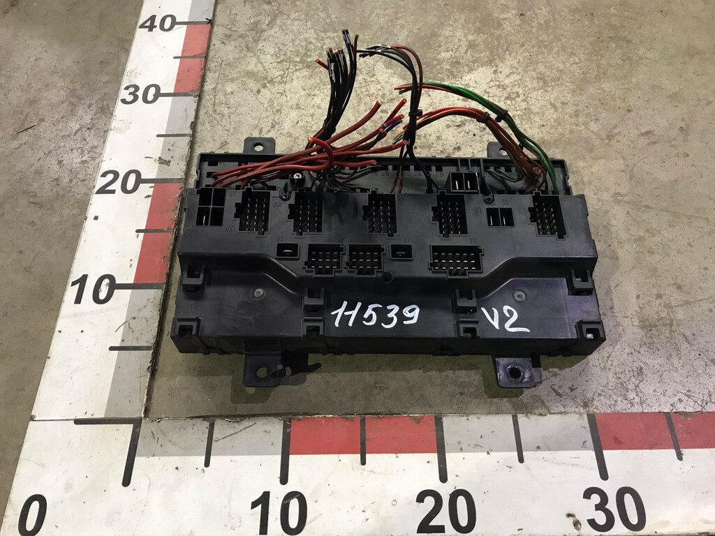 Блок предохранителей б/у