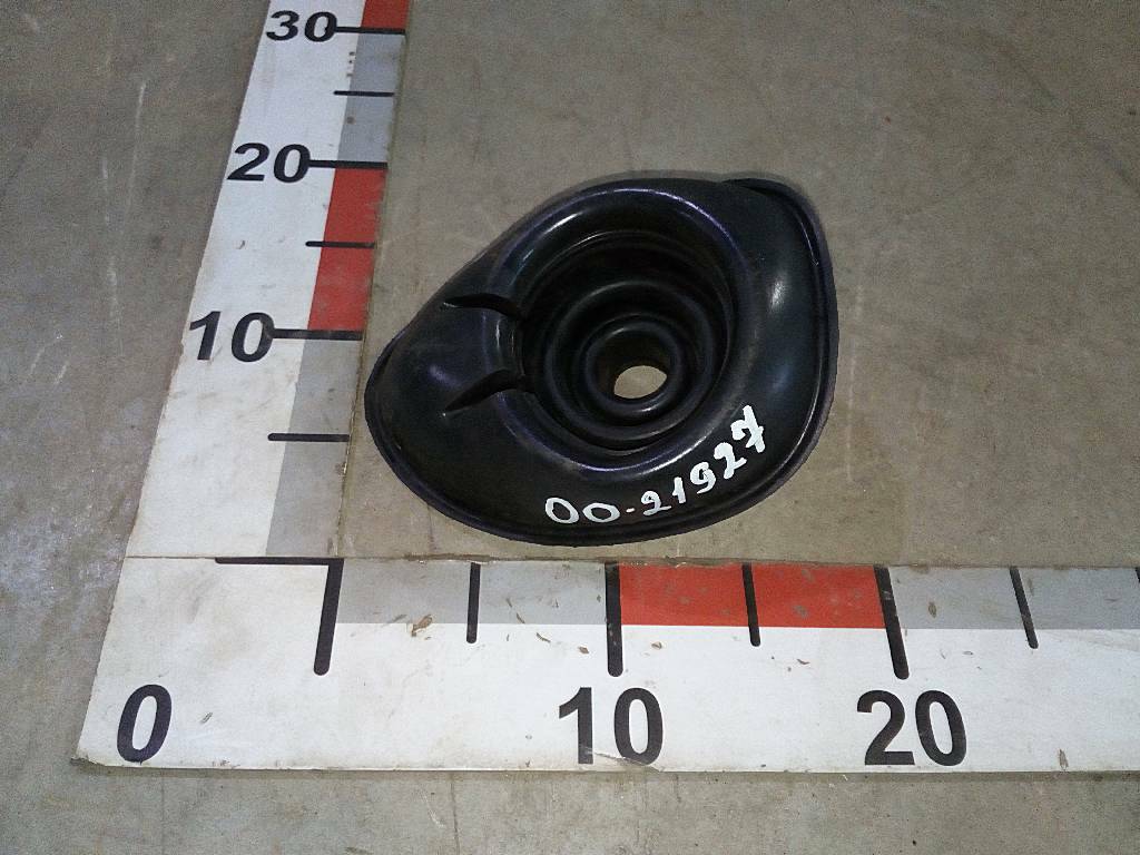 Пыльник кулиcы коробки передач б/у