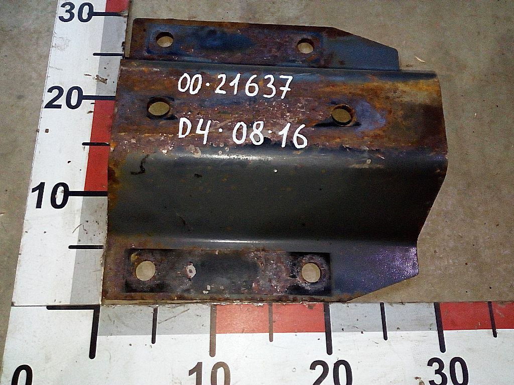 Проставка кронштейна топливного бака б/у