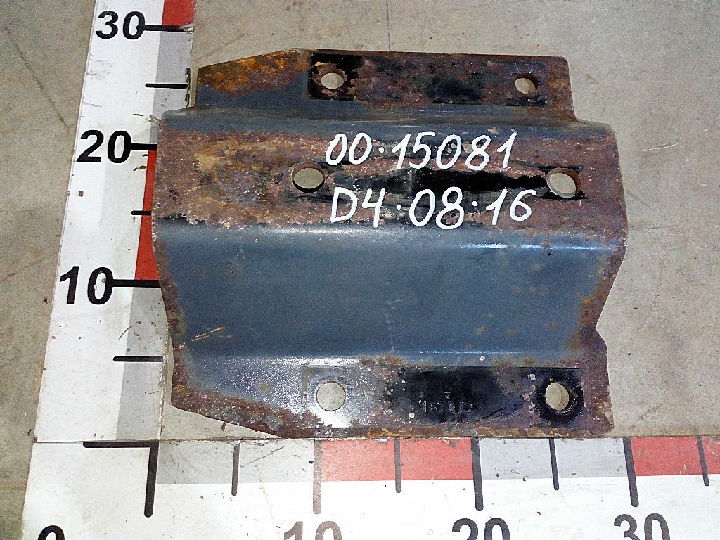 Проставка кронштейна топливного бака б/у