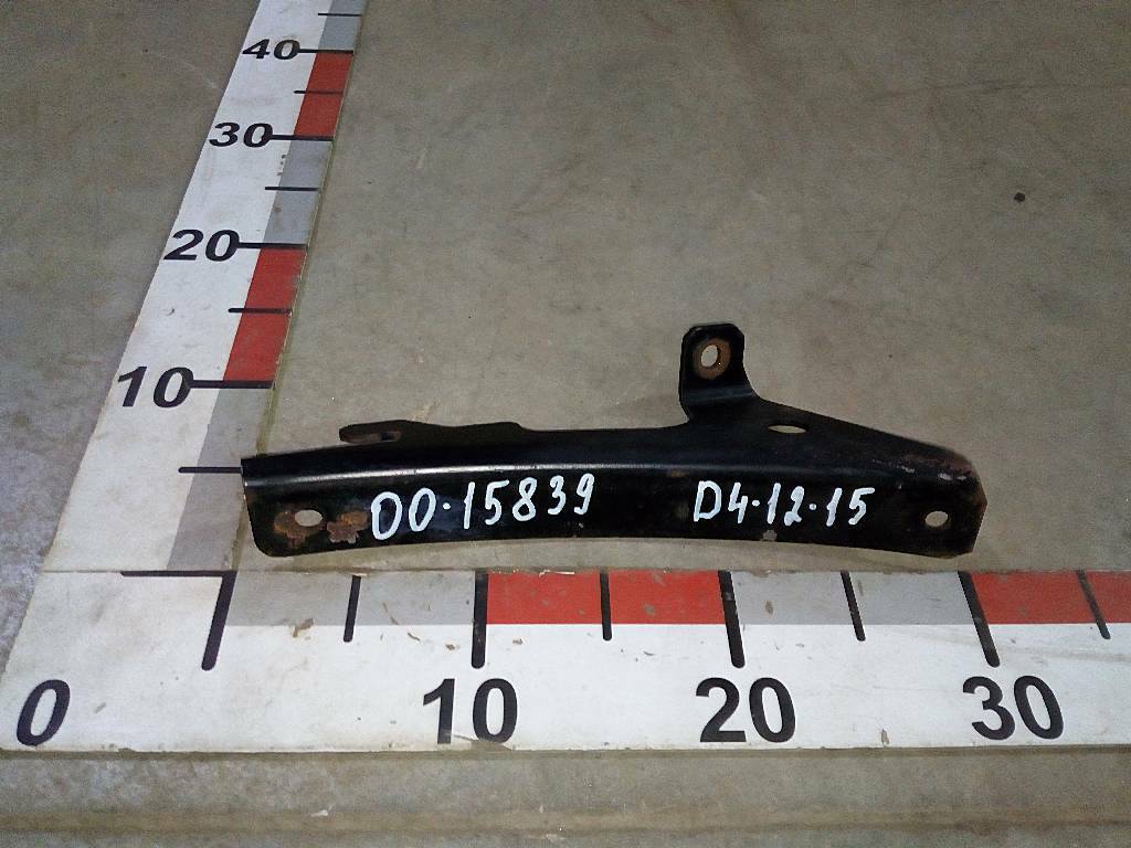 Кронштейн переднего крыла задний правый б/у