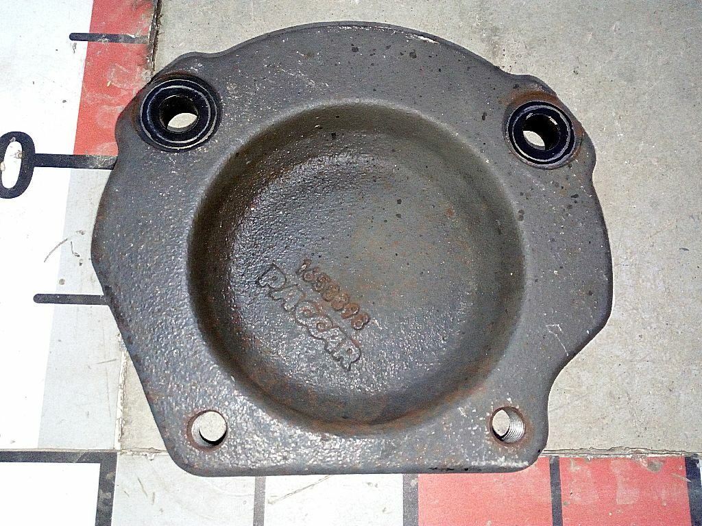 Крышка блока цилиндров Paccar б/у