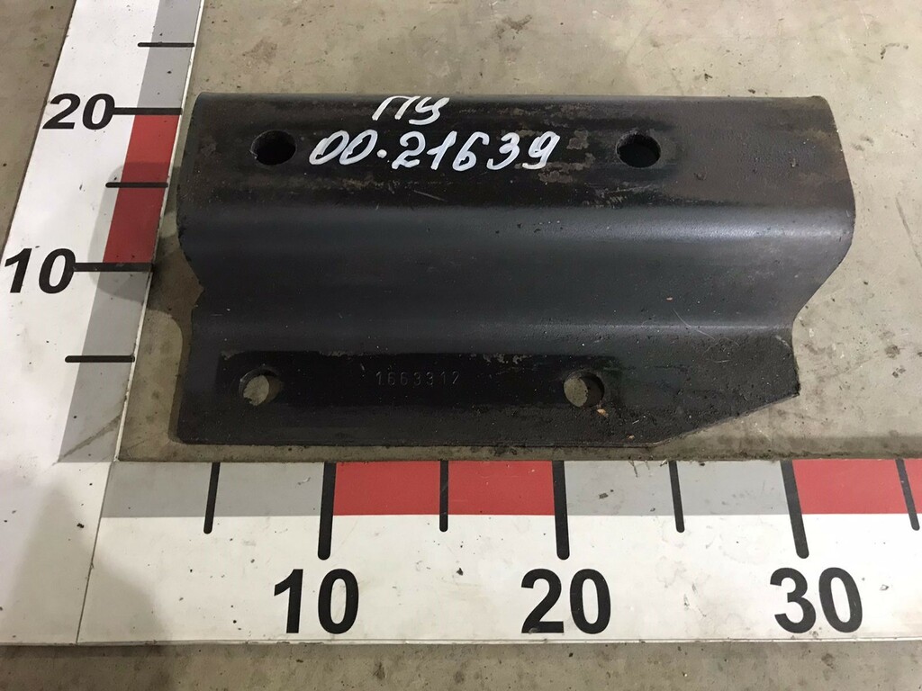 Проставка кронштейна топливного бака б/у