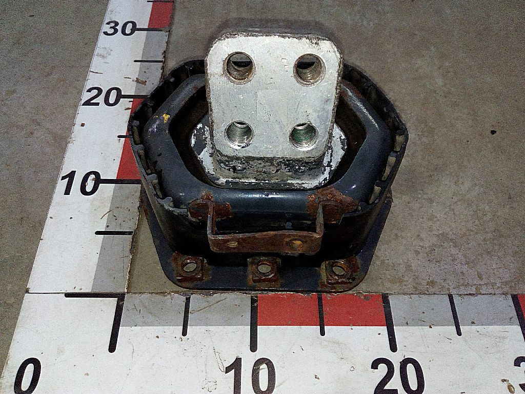Подушка двигателя задняя MX375 б/у