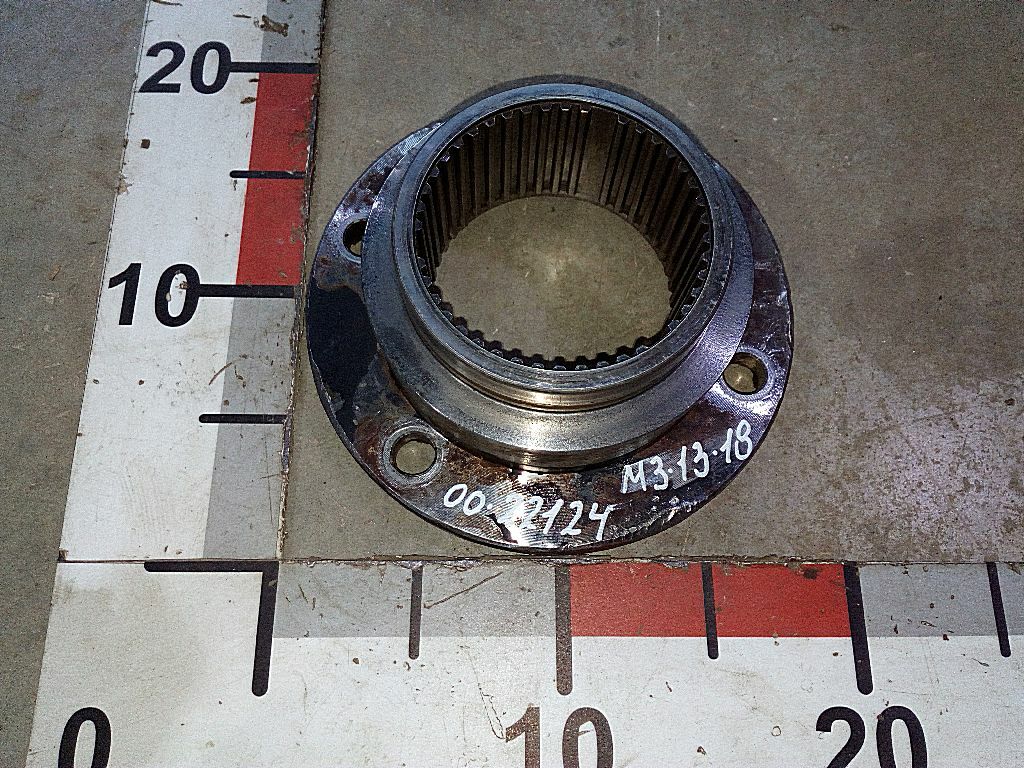 Фланец коробки передач 16S2220TD б/у