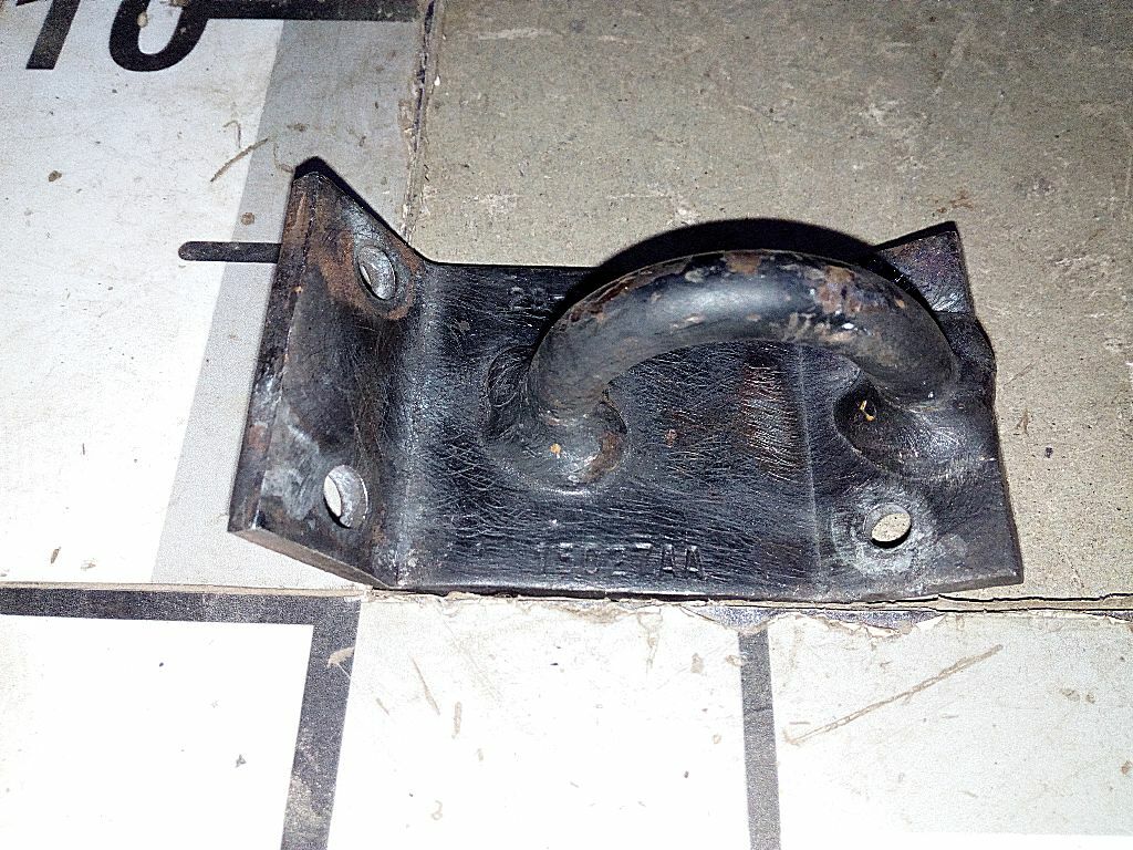 Кронштейн нижнего спальника б/у