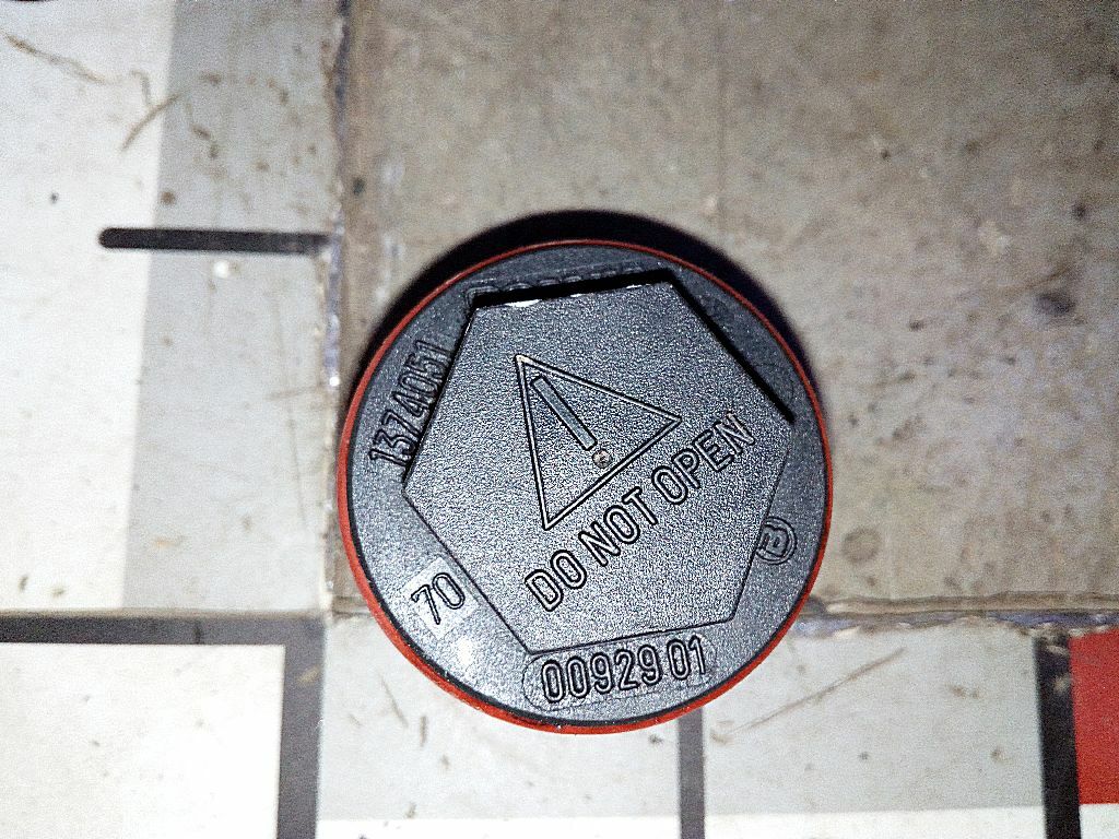 Крышка расширительного бачка б/у