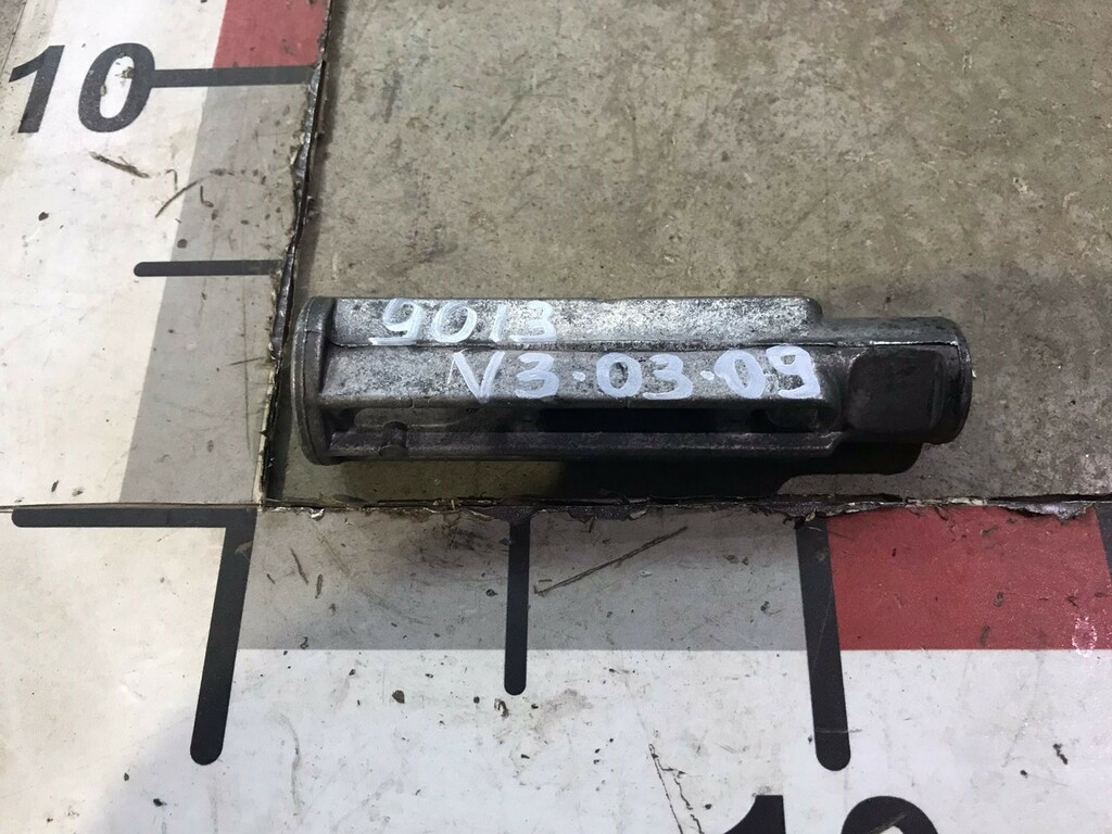 Кронштейн диффузора D12D б/у