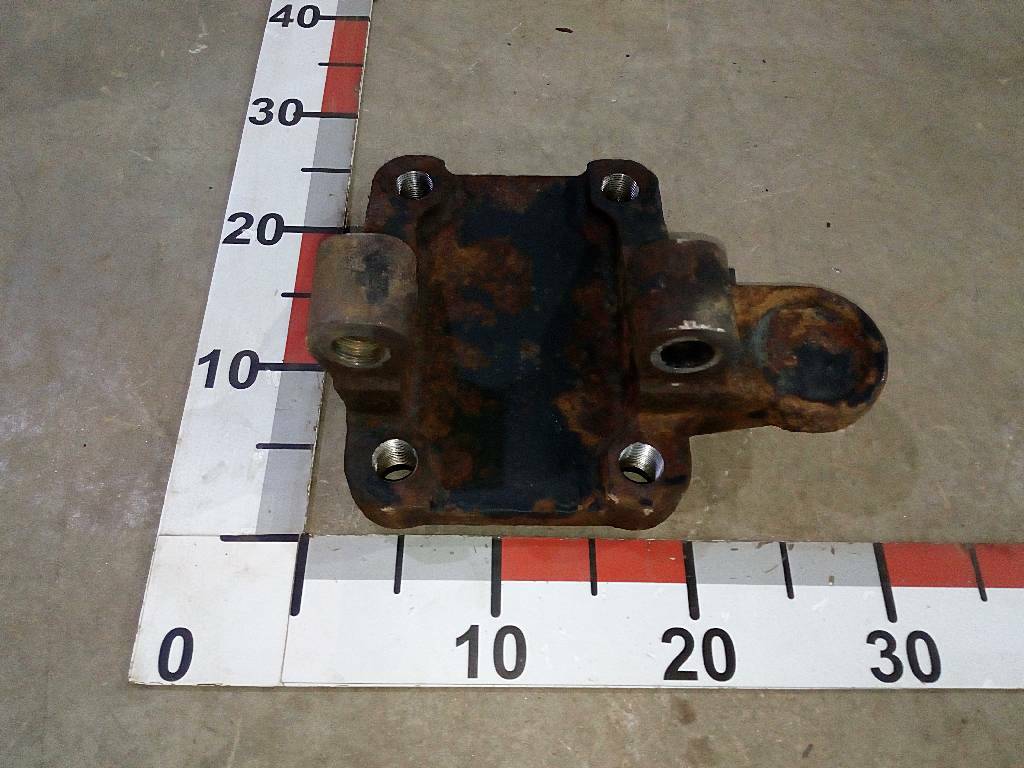 Крепление левого кронштейна задней подвески б/у