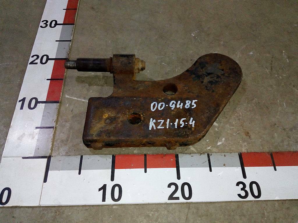 Кронштейн переднего амортизатора левый б/у