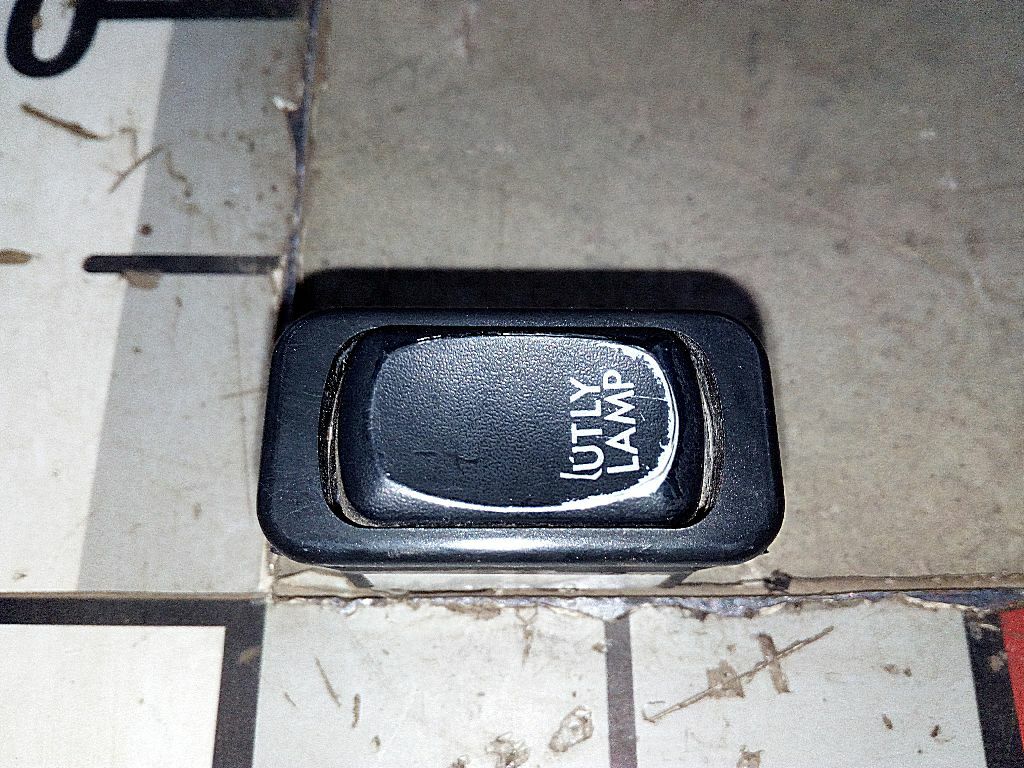 Клавиша освещения салона б/у