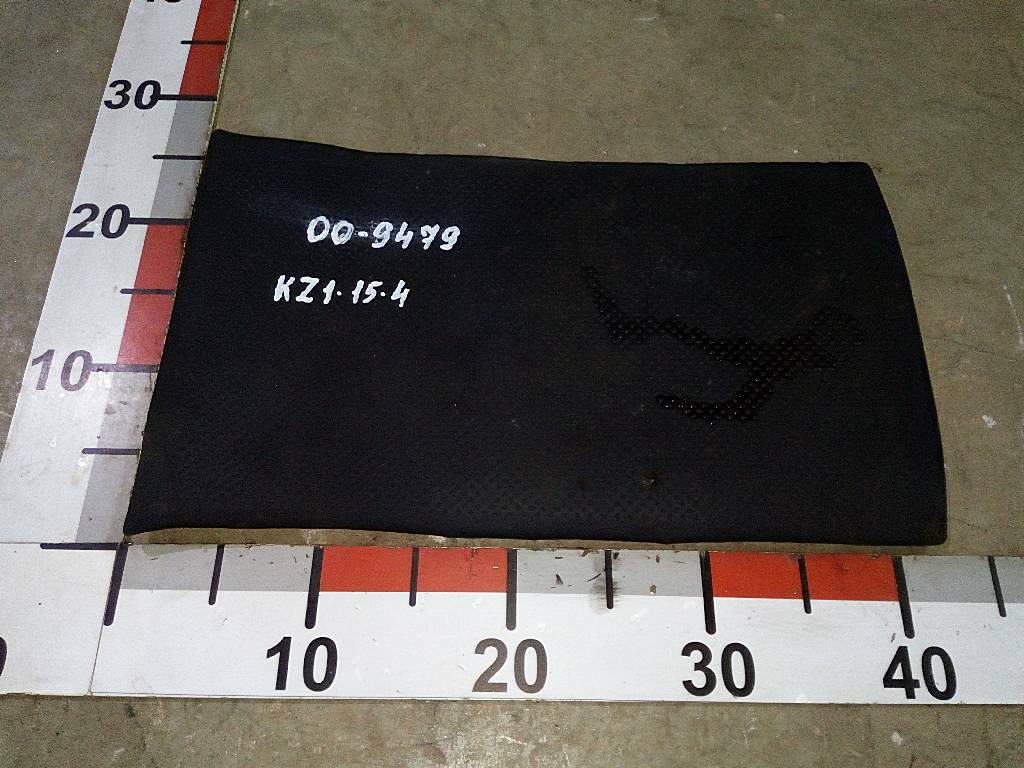 Коврик панели приборов б/у