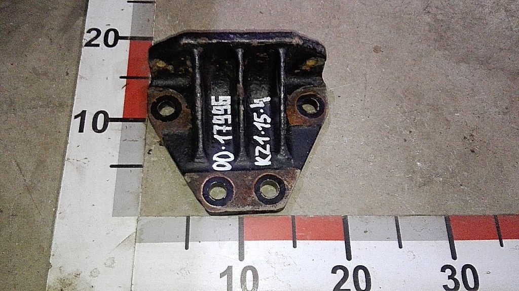 Кронштейн отбойника задней рессоры б/у