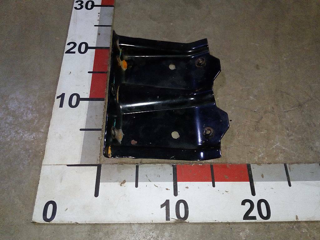 Кронштейн левого инструментального ящика б/у