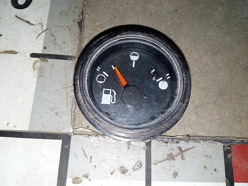 Указатель уровня топлива б/у