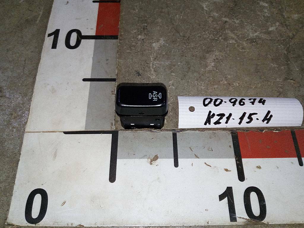 Клавиша антипробуксовочной системы б/у