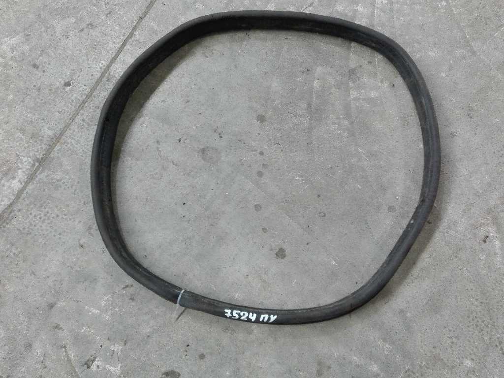 Уплотнитель крышки инструментального ящика б/у