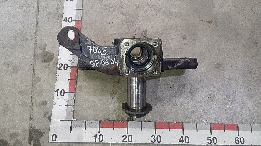 Кулак поворотный левый б/у