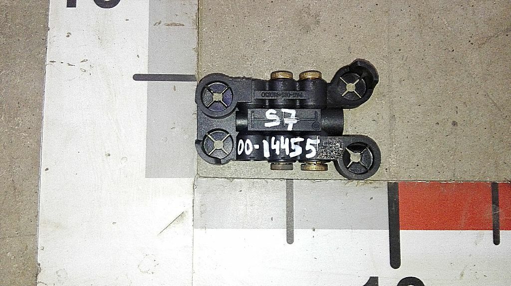 Клапан распределительный б/у