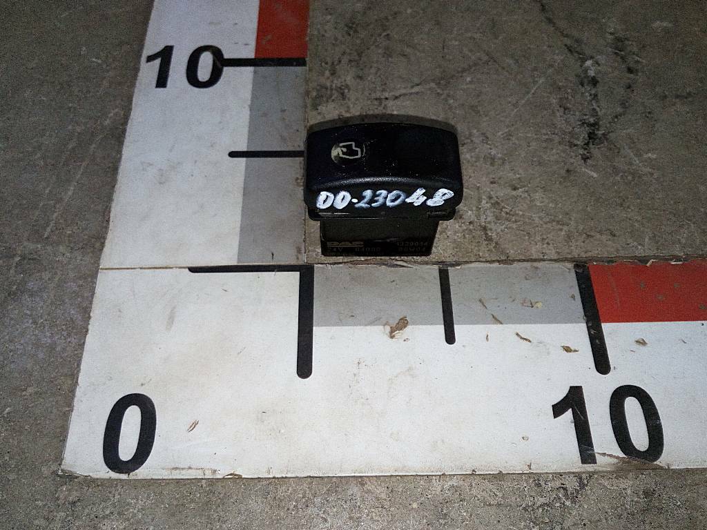 Клавиша люка б/у