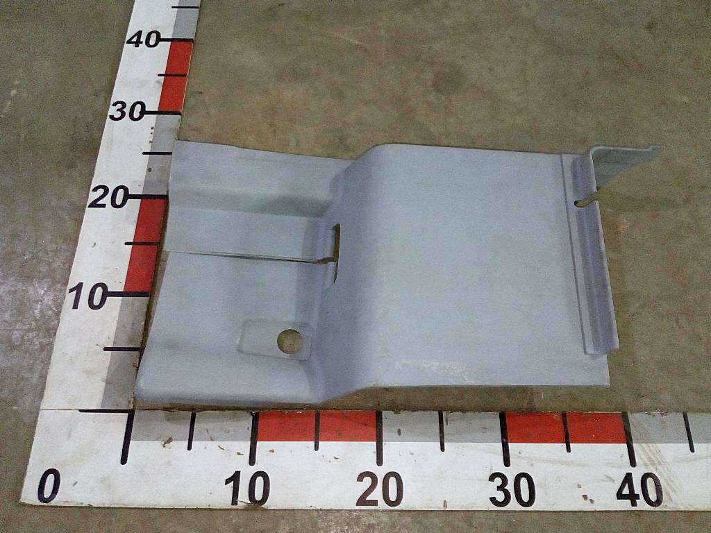 Накладка левого ремня безопастности б/у