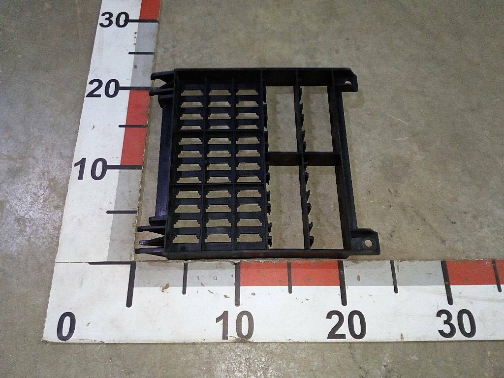 Рамка блока предохранителей б/у