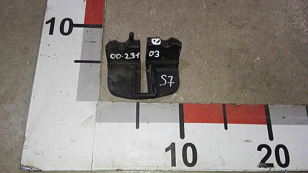 Уплотнитель ограничителя двери б/у