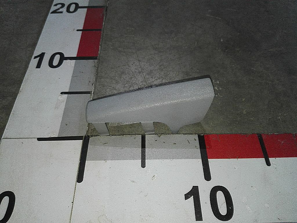 Заглушка накладки люка левая б/у