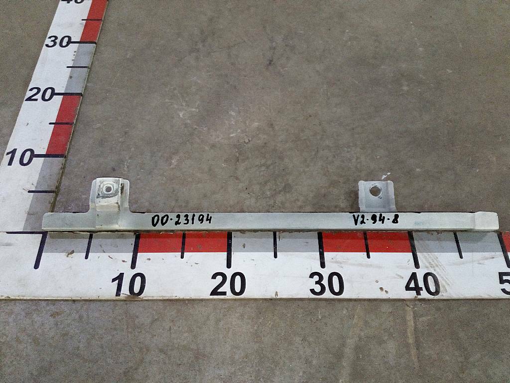 Направляющая стекла правой двери б/у