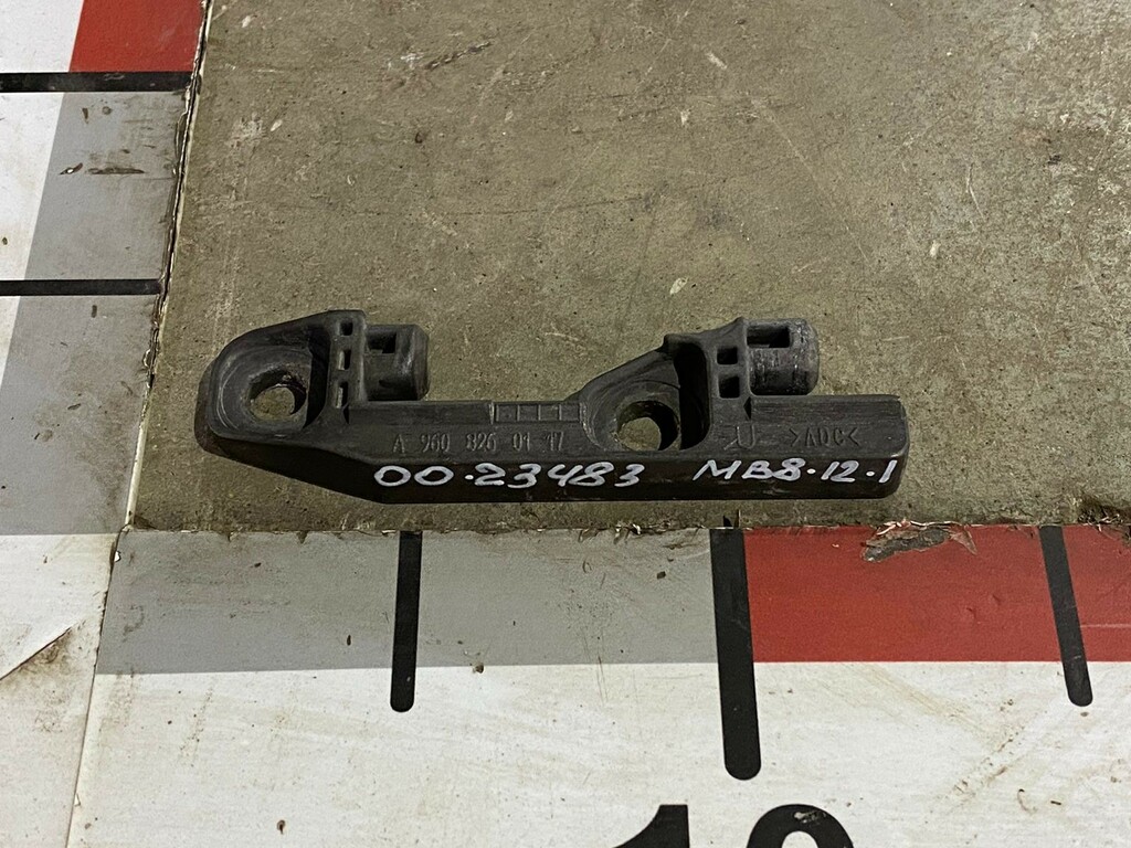 Кронштейн правой фары б/у