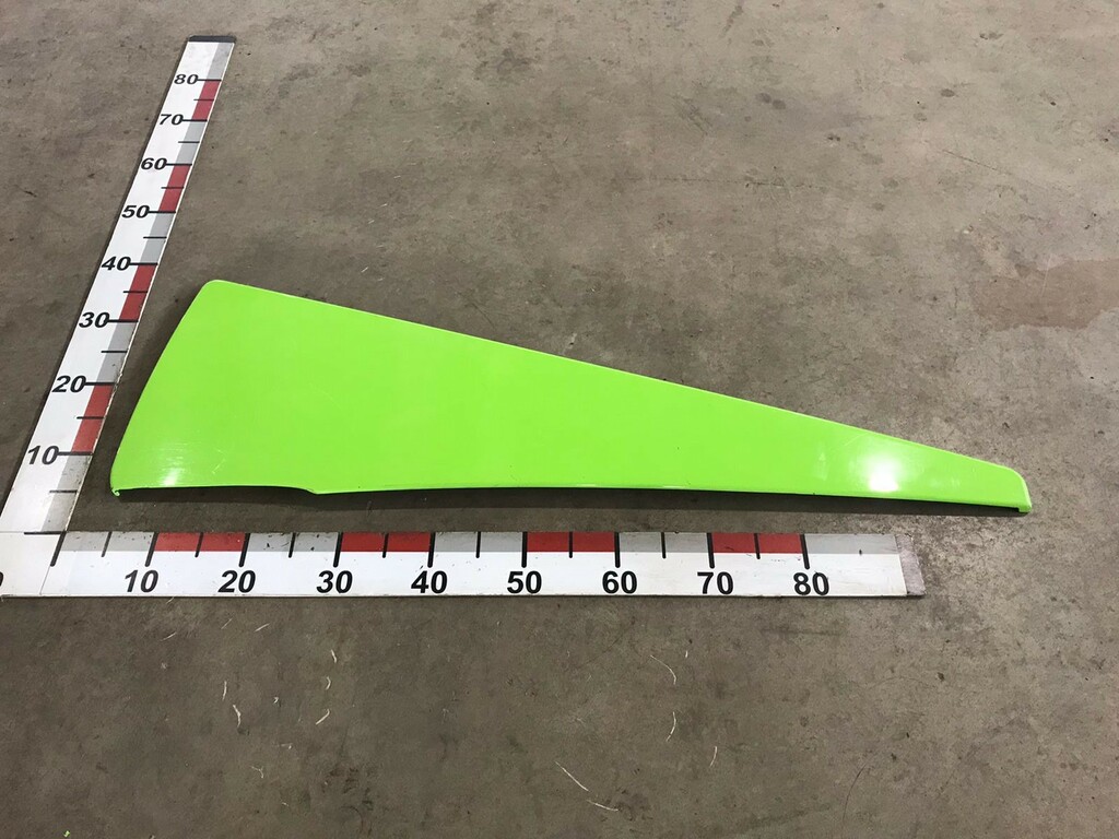 Спойлер кабины верхний правый б/у