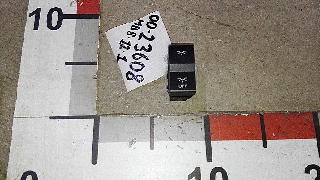 Клавиша освещения салона б/у